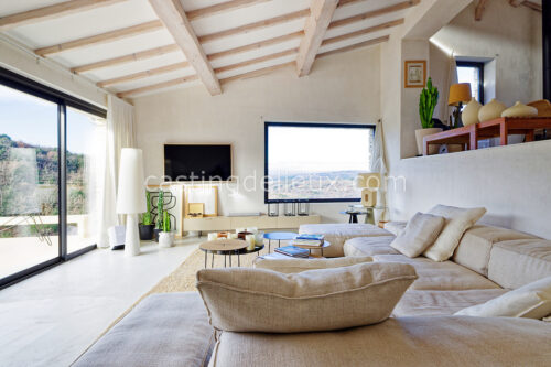 FR112 - Mas rénové en campagne Gardoise