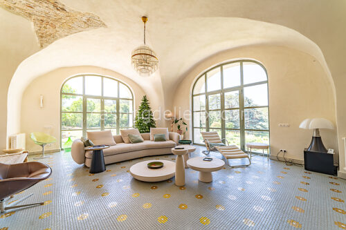 FR138 - Domaine avec piscine naturelle en Camargue