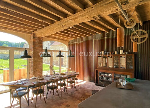 FR133 - Propriété normande avec grange et espaces polyvalents