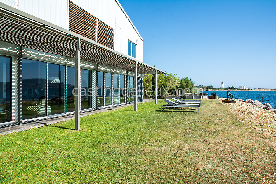 FR148- Ancien bâtiment industriel au bord de l'eau en Occitanie