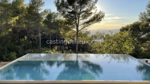 FR164 - Villa avec piscine miroir dans le Var