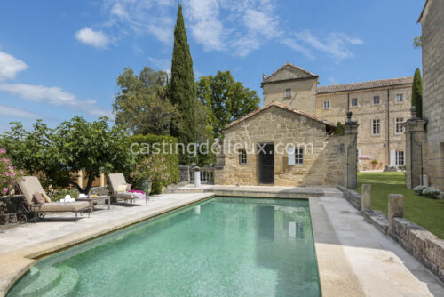 FR171 - Magnifique proriété au coeur d'un village proche d'Uzès