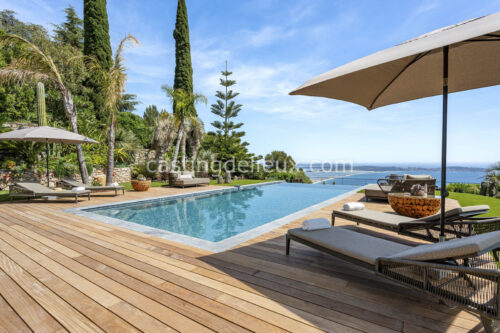 Villa contemporaine shooting photo Hyères FR197 avec baies vitrées, piscine chauffée, rooftop, vue mer et jardin paysager