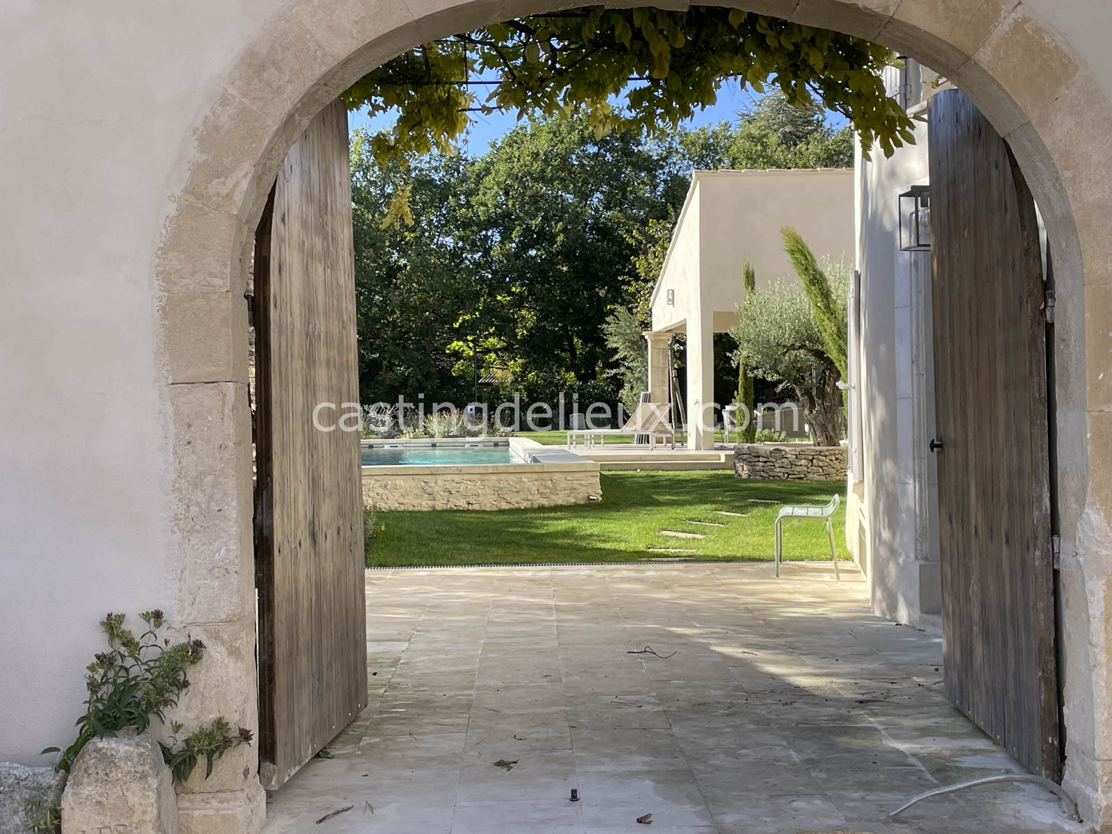 castingdelieux.com-FR201-location-lieux-tournage-shootingphoto-Luberon-104