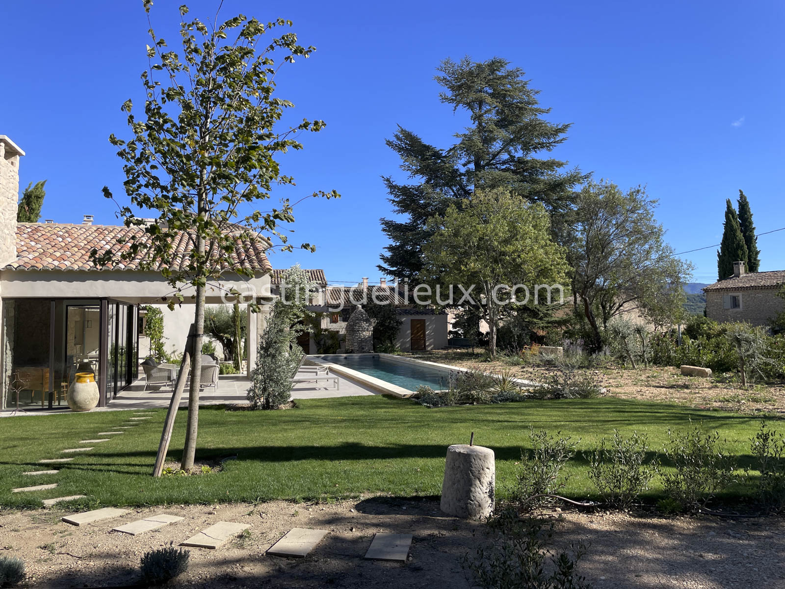 castingdelieux.com-FR201-location-lieux-tournage-shootingphoto-Luberon-109