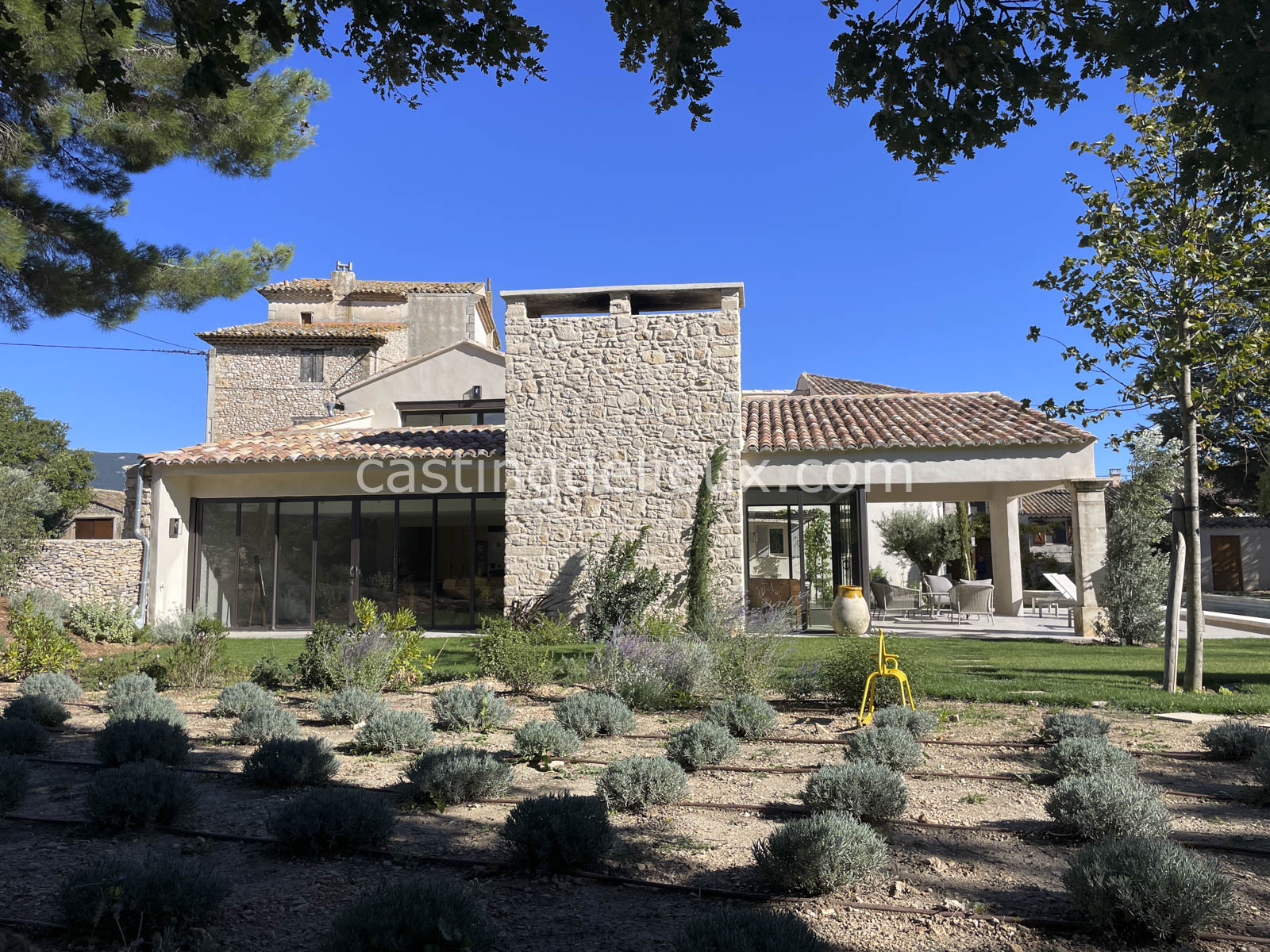 castingdelieux.com-FR201-location-lieux-tournage-shootingphoto-Luberon-113