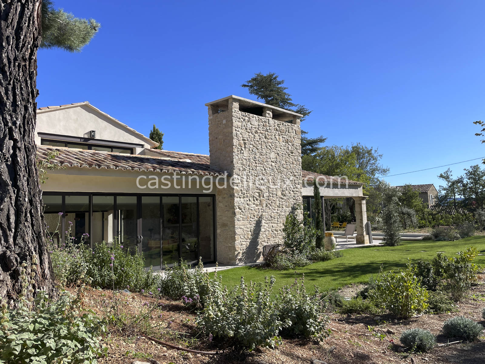 castingdelieux.com-FR201-location-lieux-tournage-shootingphoto-Luberon-115