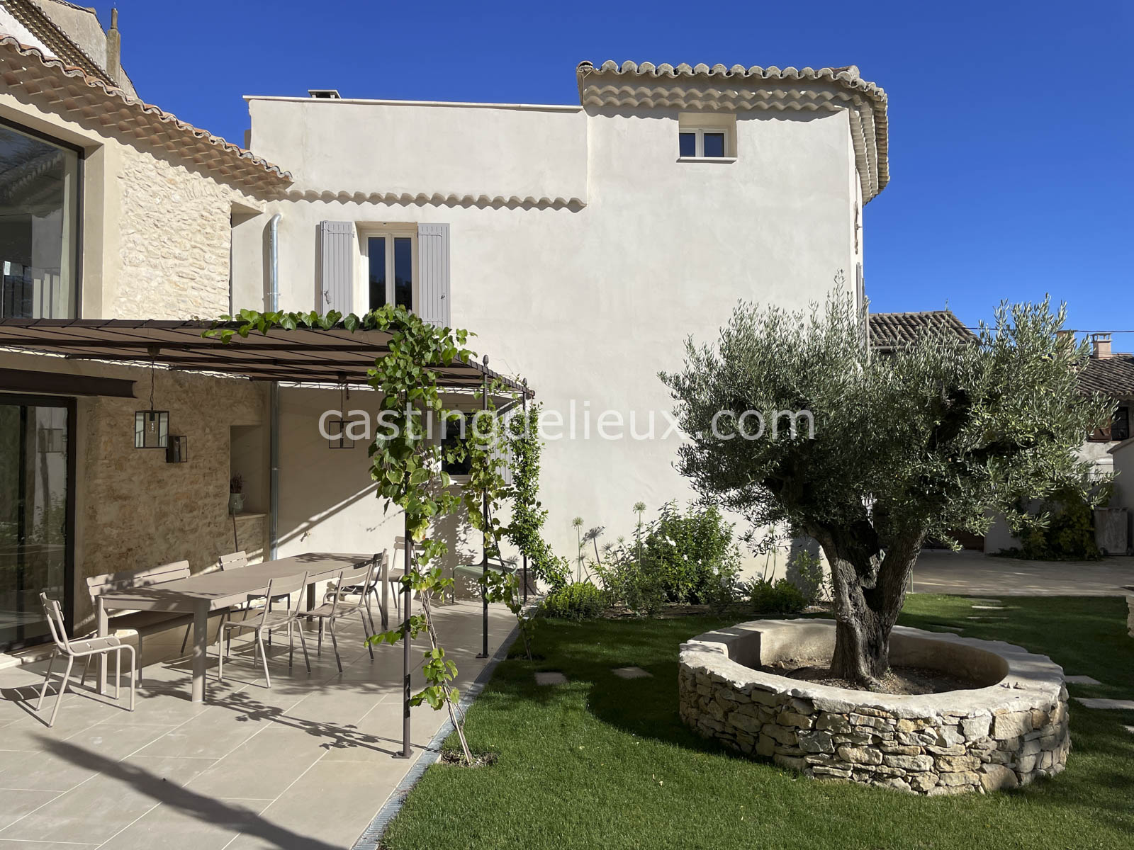 castingdelieux.com-FR201-location-lieux-tournage-shootingphoto-Luberon-134