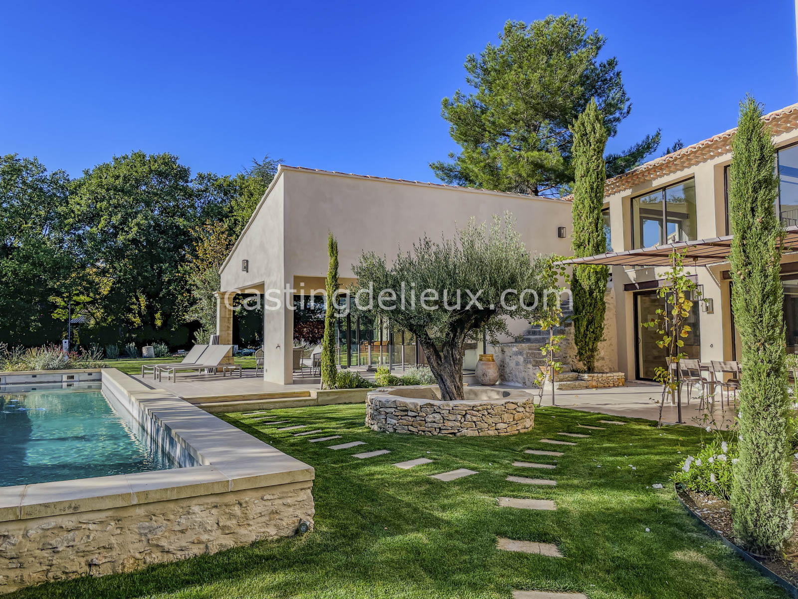 castingdelieux.com-FR201-location-lieux-tournage-shootingphoto-Luberon-146